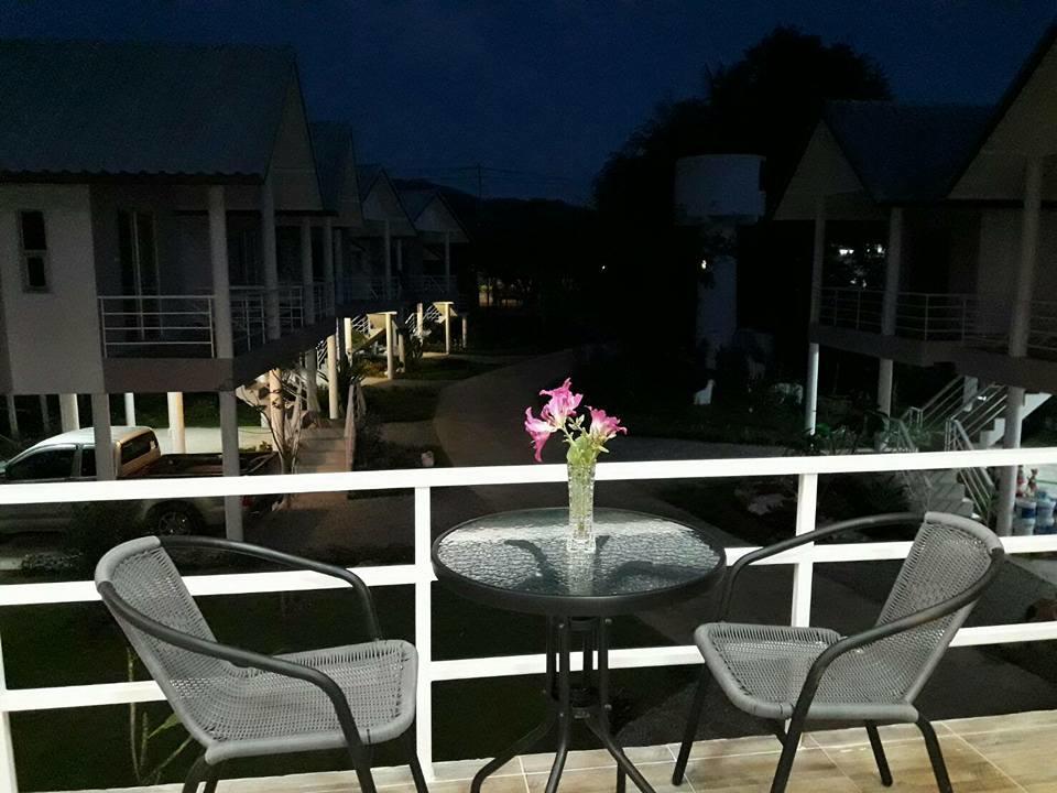 Baan Suan Geb Tawan Hotel Lopburi Exterior photo